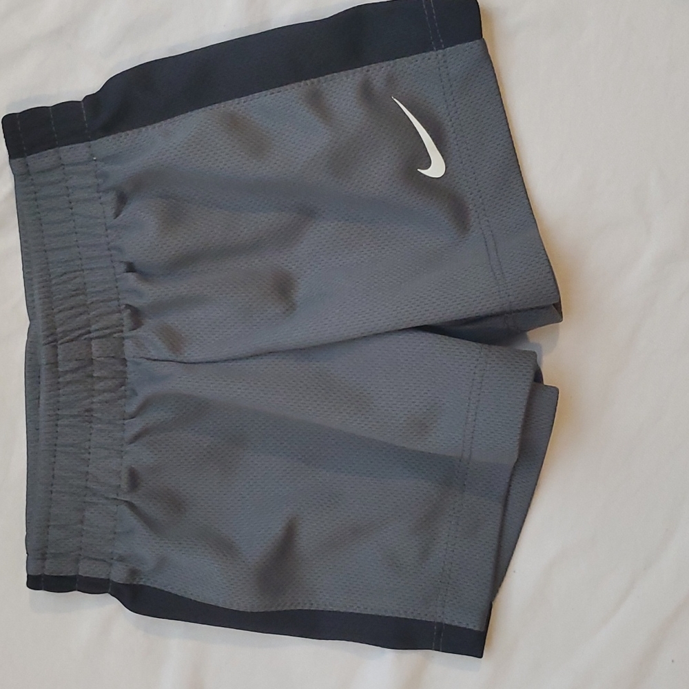 🌟3/$10 Boys 12mo nike shorts